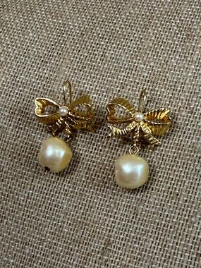 Monet Gold Bow Earrings with Cream Pearl Drops